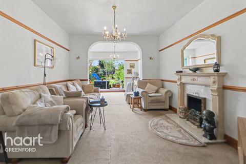 4 bed property, in Alleyn Park, £900,000