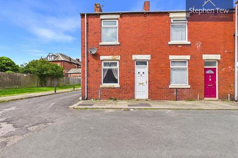 2 bed property, in Brook Street, £70,000