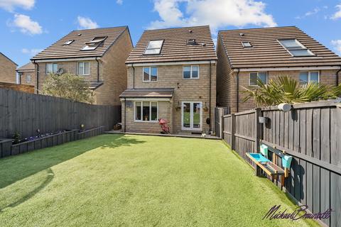 4 bed property, in Whitehead Close, £260,000
