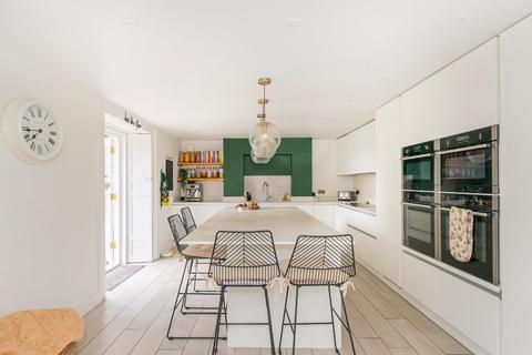 6 bed property, in Woodspring House, £1,375,000