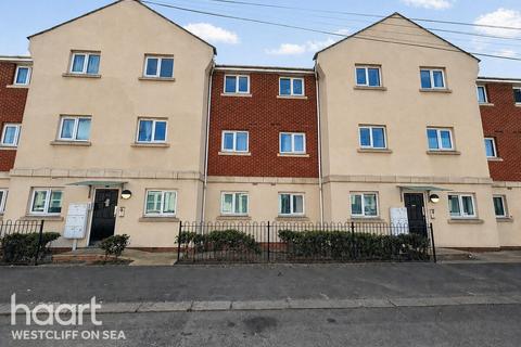 2 bed property, in Guildford Road, £171,000