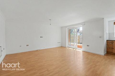 2 bed property, in Guildford Road, £171,000