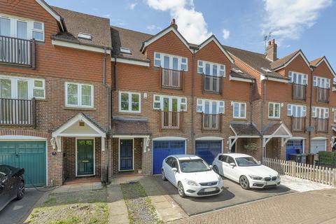 4 bed property, in Tillmans, £495,000