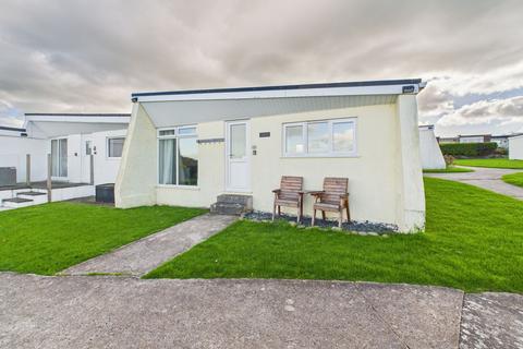 2 bed property, in Widemouth Bay Holiday Village, £85,000