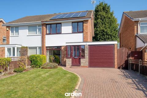 3 bed property, in Hargrave Road, £325,000