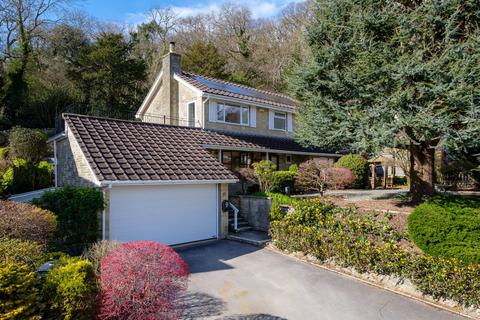 4 bed property, in Ringwood Grove, £650,000