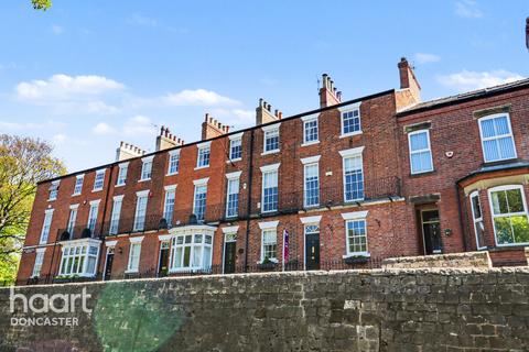 4 bed property, in Christchurch Terrace, £325,000