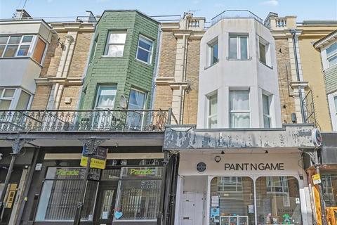 2 bed property, in Albert Road, £105,000