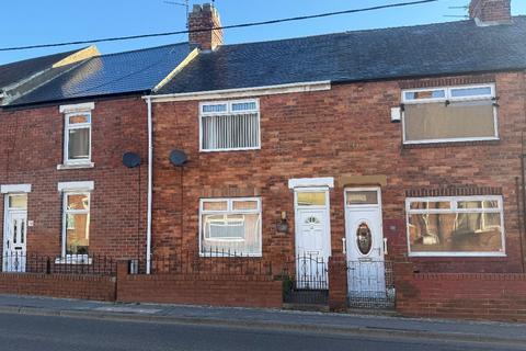 2 bed property, in Gill Crescent North, £65,000