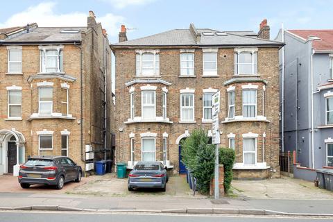 2 bed property, in Claremont Road, £400,000