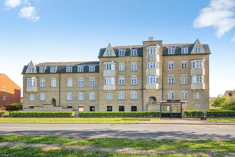 2 bed property, in Circular Road South, £160,000