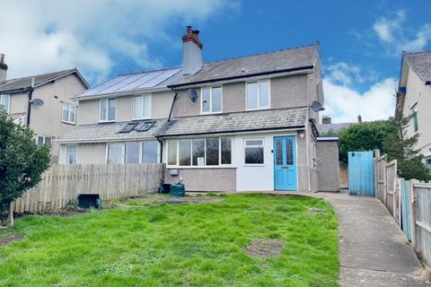 3 bed property, in Maes Hyfryd, £195,000