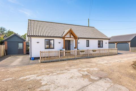 3 bed property, in Contemporary Home with Field Views in Deopham, £595,000