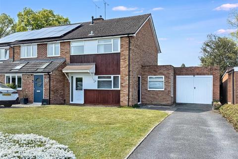 3 bed property, in St. Marys Close, £650,000
