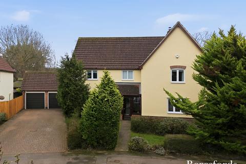 5 bed property, in Salmons Close, £735,000