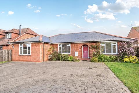 3 bed property, in Hill Road, £625,000