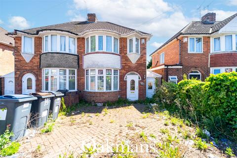 3 bed property, in Garretts Green Lane, £200,000