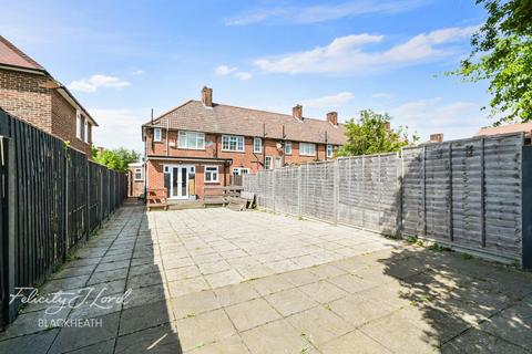2 bed property, in Prince Henry Road, £425,000
