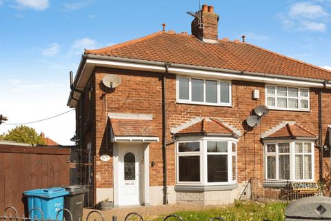 2 bed property, in 21st Avenue, £70,000