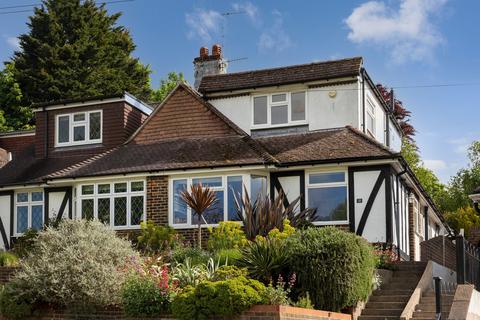 4 bed property, in Barn Rise, £500,000