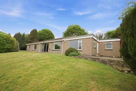 4 bed property, in Hady Hill, £550,000