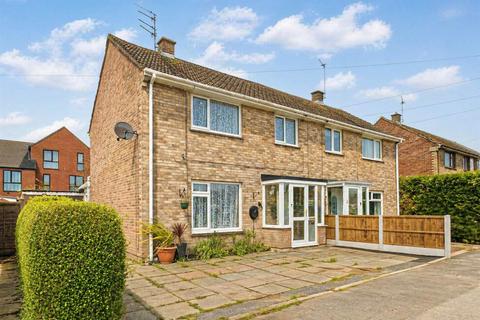 3 bed property, in Fishers Lane, £265,000