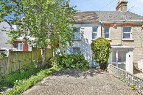 2 bed property, in Uppleby Road, £250,000