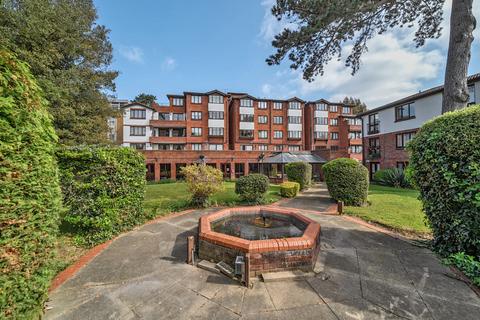 1 bed property, in Widmore Road, £250,000