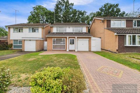 4 bed property, in Kingsway Road, £475,000