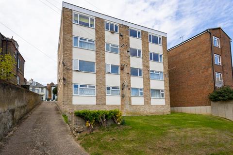 2 bed property, in Guildhall Street, £160,000