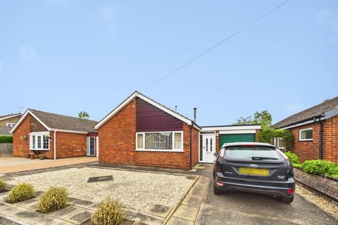 3 bed property, in Manor Leas Close, £230,000
