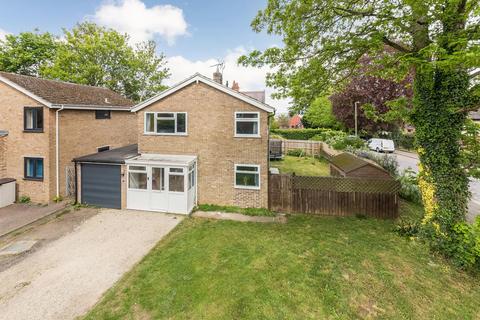 3 bed property, in Valley Road, £390,000
