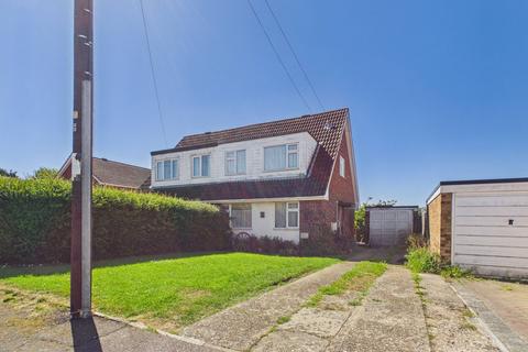 3 bed property, in Oak End, £240,000