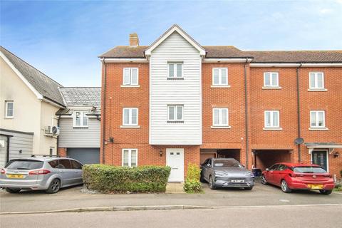 4 bed property, in Glebe Road, £375,000