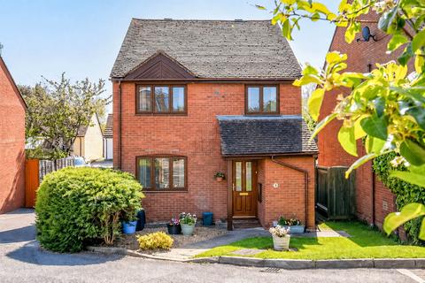 4 bed property, in Cavalier Close, £500,000