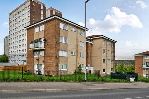 3 bed property, in Kirkstall Hill, £110,000