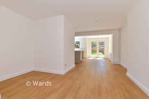 3 bed property, in Old Bridge Road, £475,000