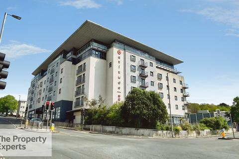 2 bed property, in Albert Road, £120,000