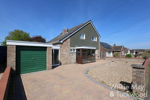 3 bed property, in Queenswood Road, £365,000