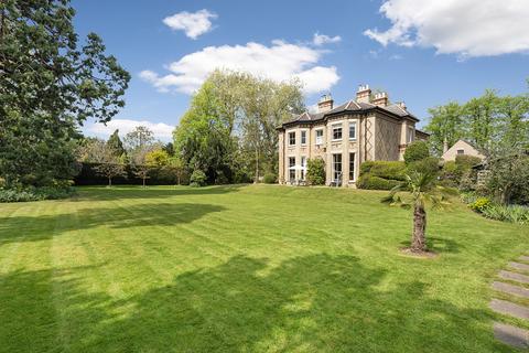 5 bed property, in High Street, £1,250,000