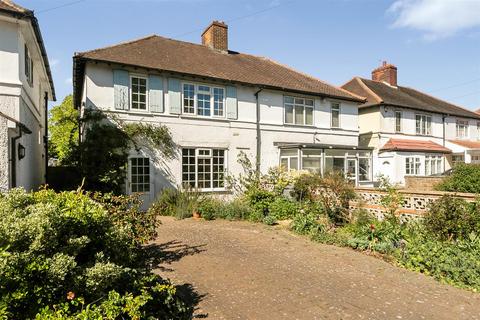 3 bed property, in Madeira Road, £595,000