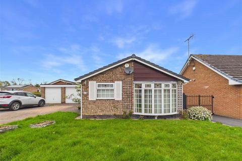 2 bed property, in Bowden Avenue, £220,000