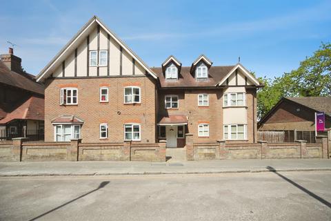 1 bed property, in Downs Road, £130,000