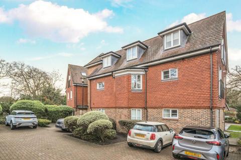 2 bed property, in Wey Road, £340,000