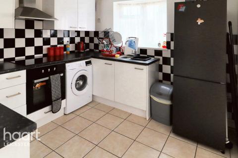 3 bed property, in Flatholme Road, £265,000