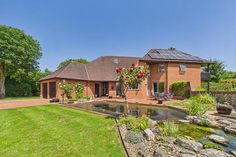 4 bed property, in Abney Court Drive, £1,750,000