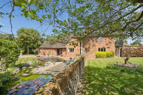 4 bed property, in Abney Court Drive, £1,750,000