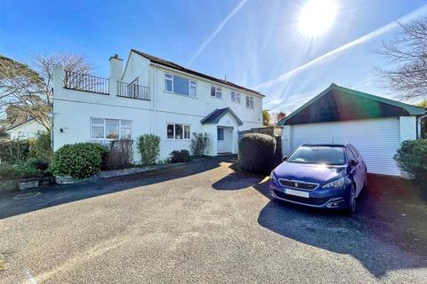3 bed property, in The Park, £525,000