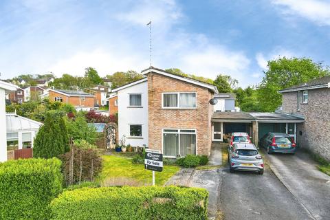 4 bed property, in Llanquian Close, £500,000