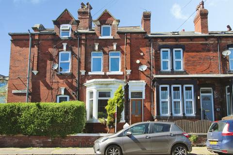 4 bed property, in Aberdeen Grove, £190,000